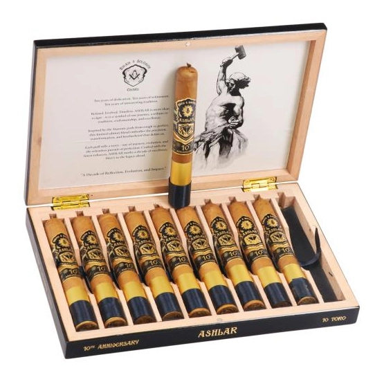 Hiram & Solomon Ashlar 30th Anniversary Toro - Box of 10